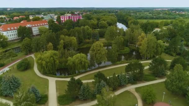 Pila Park 'taki oyun parkı Na Wyspie Korona Hava Manzarası Polonya. Yüksek kalite 4k görüntü - Video, Çekim