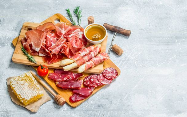Antipasto background.The various meats. On a rustic background. - Foto, immagini