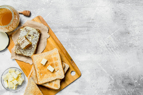 Breakfast. Toasted bread with butter and honey. On a rustic background. - Foto, immagini