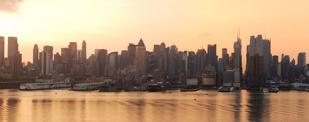 都市のスカイラインのパノラマ、ニューヨーク市 - 写真・画像