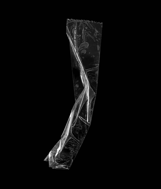 Kunststoffklebeband isoliert auf schwarzem Hintergrund - Foto, Bild