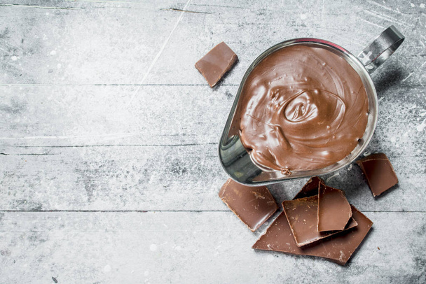 Chocolate paste in bowl. On a rustic background. - Zdjęcie, obraz