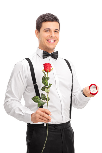 Man holding rose and ring - Foto, immagini