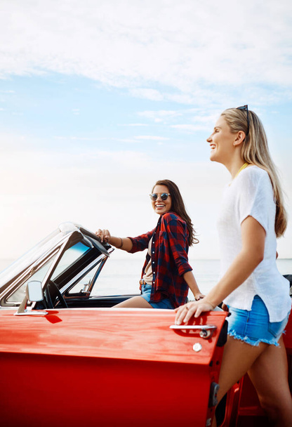 Adventure fanatics. a two happy young women enjoying a summers road trip together - 写真・画像