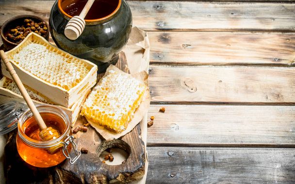 Assortment of different types of honey. On a wooden background. - Fotografie, Obrázek