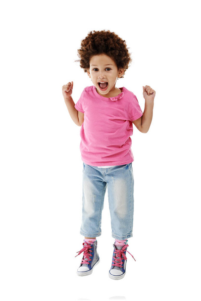 Тому що я щасливий. Студійний знімок милої маленької дівчинки, що стрибає з радістю на білому тлі
 - Фото, зображення