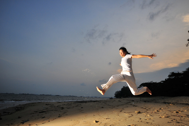 Asian Chinese Girl leaping with joy - Foto, Bild