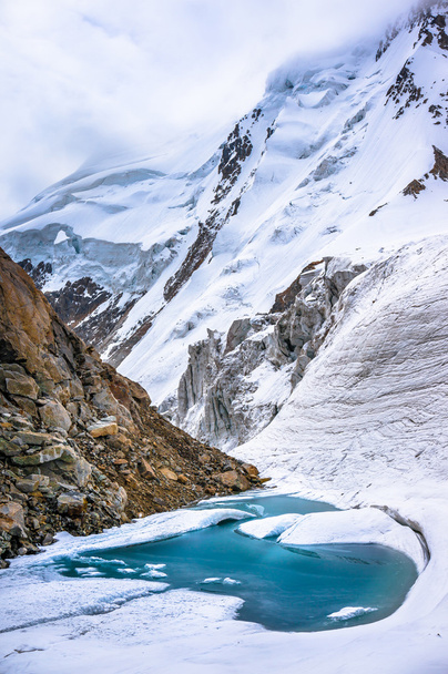 Glacier lake in the mountains - Foto, imagen