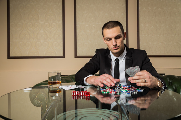 Παίκτης του πόκερ στο καζίνο - Φωτογραφία, εικόνα