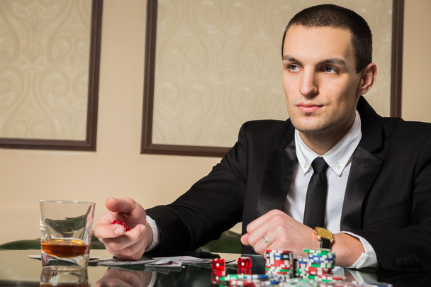 Póker játékos a kaszinóban - Fotó, kép
