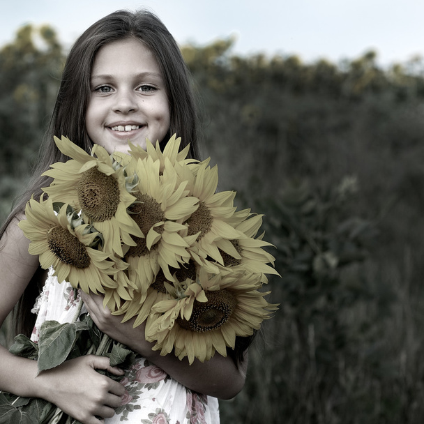 A little girl is in the field - Photo, image