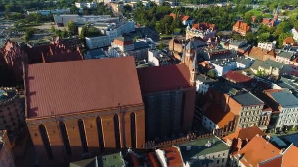 Chiesa cattolica romana Torun Kosciol Veduta aerea Polonia. Filmati 4k di alta qualità - Filmati, video