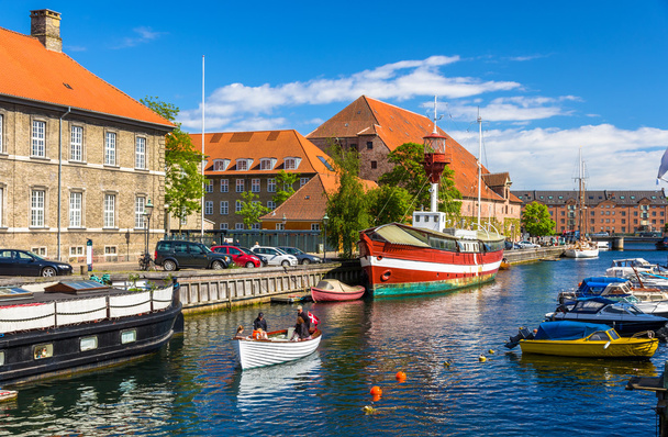 Лодки на канале в Копенгагене, Дания
 - Фото, изображение