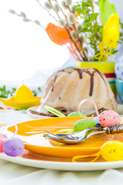 Serving Easter table cake eggs - Foto, imagen