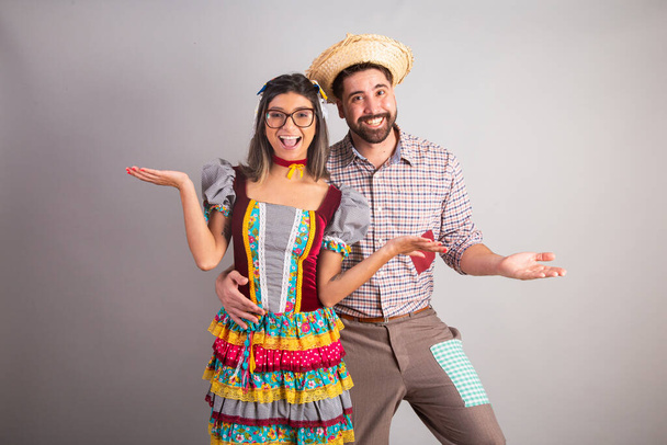 Brazilian couple dressed in festa junina clothes, feast of So Joo With open arms, welcome. - Fotó, kép