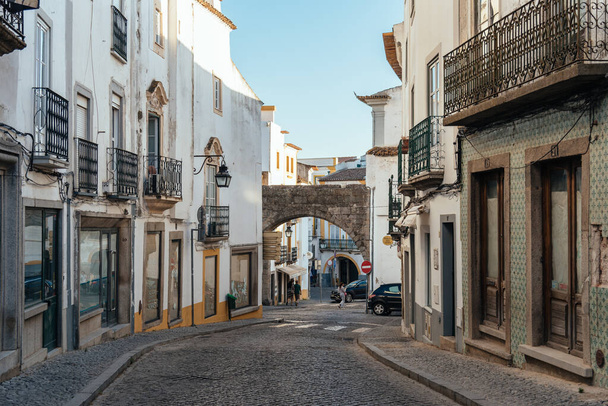 Evora, Portugal - June 29, 2022: Street in the old town with typical whitewashed houses with balconies. Alentejo, Portugal - Photo, Image