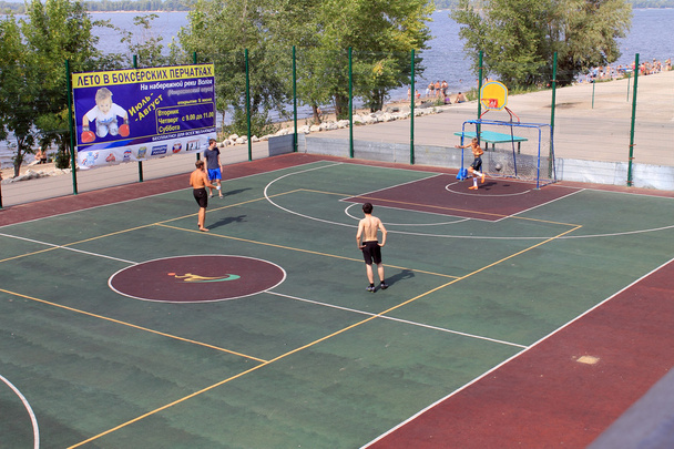 Samara, Russia - August 23, 2014: strangers on the Playground pl - Φωτογραφία, εικόνα