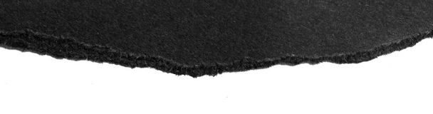 чорний шматок паперу на білому ізольованому фоні
 - Фото, зображення