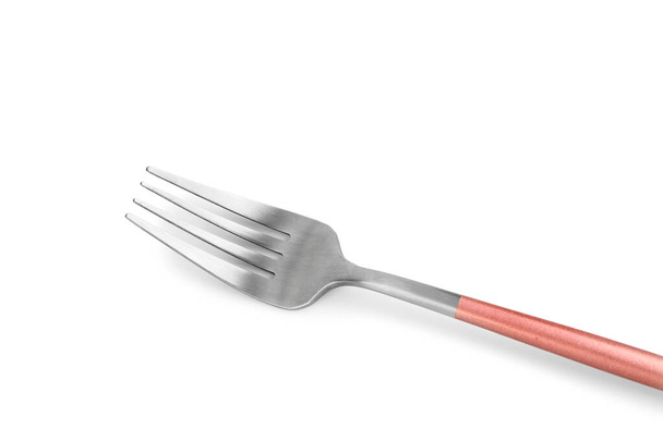 Stříbrná vidlička s růžovou rukojetí na bílém pozadí - Fotografie, Obrázek