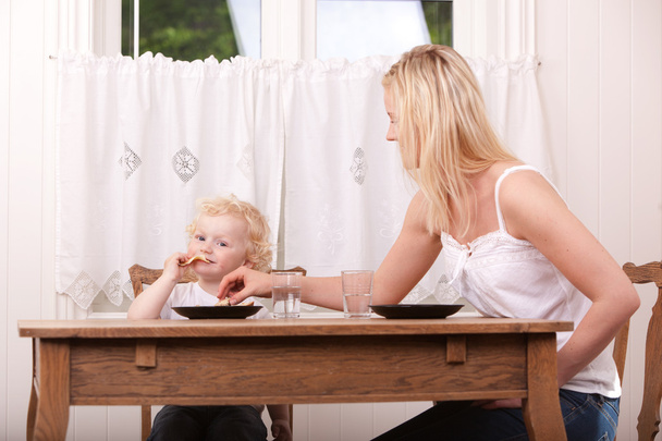Mother and Son Eating Lunch - Fotoğraf, Görsel