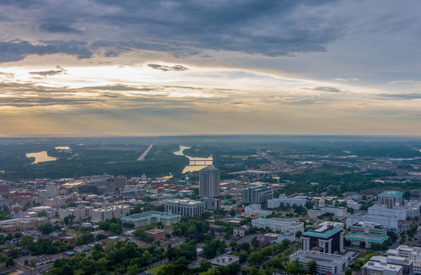 Αεροφωτογραφία του Μοντγκόμερι, Αλαμπάμα στο ηλιοβασίλεμα - Φωτογραφία, εικόνα