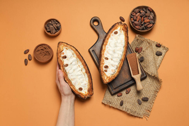 Begrip vers en aromatisch levensmiddel - cacaobonen - Foto, afbeelding