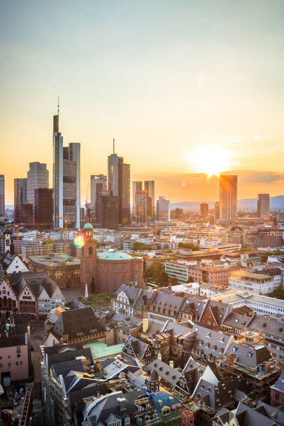 The Main with the Frankfurt skyline in the evening, at sunset. Nice overview of the city and its surroundings. in a special shade - Foto, afbeelding