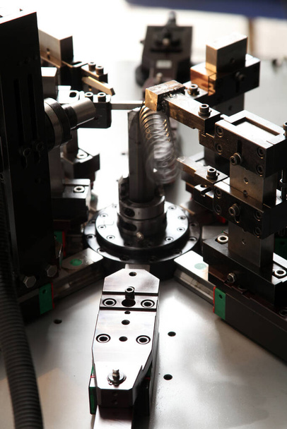 CNC Spring making machine Індустріальна машина. - Фото, зображення