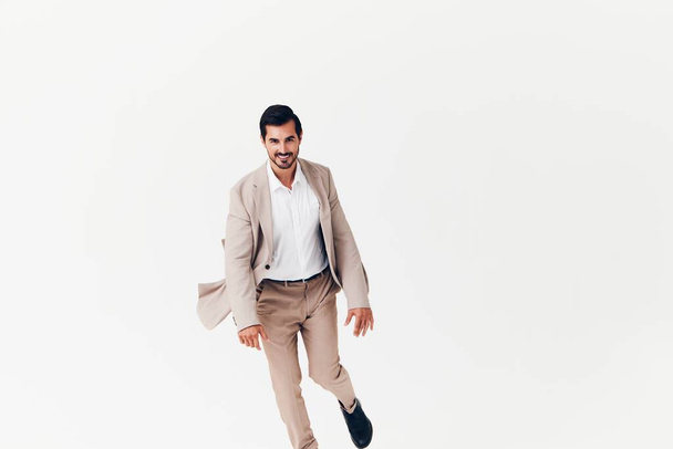 mies miehittää miehen malli onnellinen henkilö idea voitto liikemies houkutteleva liike hymyilevä paita beige voittaja valkoinen puku seksikäs eristetty käynnissä - Valokuva, kuva