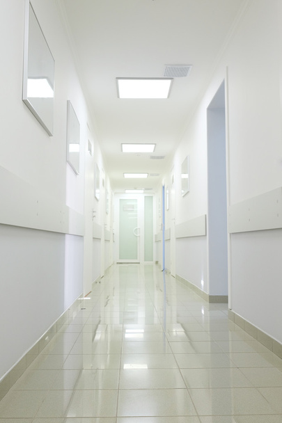 Medical center corridor interior - Foto, afbeelding
