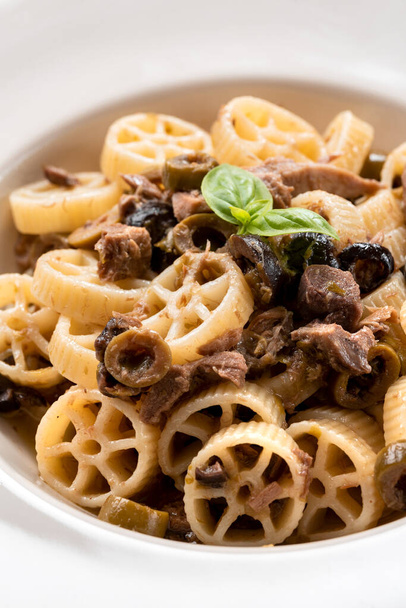 Смачна картопляна паста з колесами - традиційний рецепт італійської макарони. - Фото, зображення