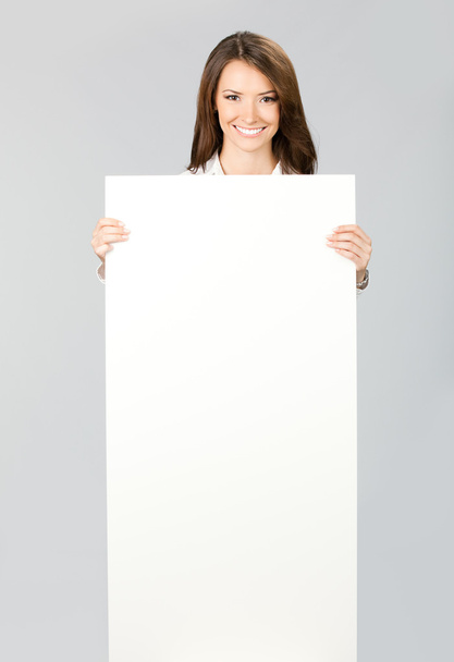 Businesswoman showing signboard, over grey - Foto, Imagem