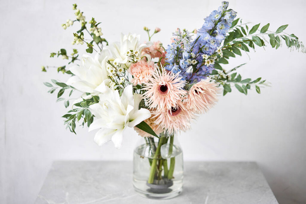 Finished flower arrangement in a vase for home. Flowers bunch, set for interior. Fresh cut flowers for decoration home. European floral shop. Delivery fresh cut flower - Zdjęcie, obraz