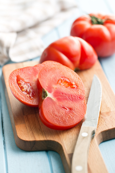 sliced red tomato - Foto, afbeelding
