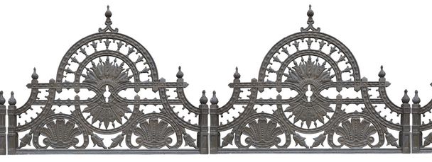 Ancienne clôture métallique décorative en treillis métallique isolée sur blanc
 - Photo, image