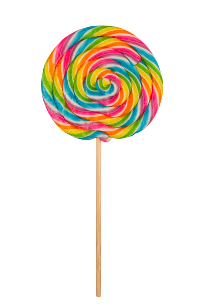 detalle de primer plano de caramelos de piruleta de colores en un palo aislado sobre fondo blanco - Foto, Imagen