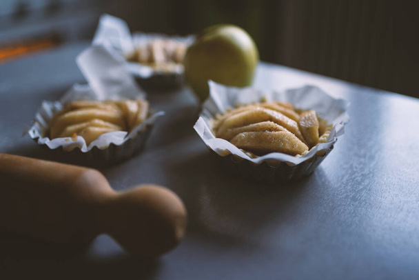 Home made apple pie. Close up. Lifestyle real image. Selective focus. - Valokuva, kuva