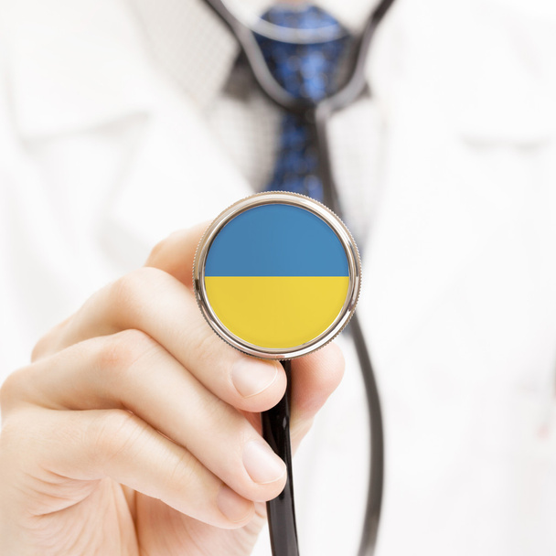 Nationale vlag op stethoscoop conceptuele serie - Oekraïne - Foto, afbeelding