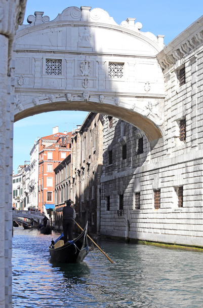puente de suspiros y las cárceles de Venecia en Italia
 - Foto, Imagen
