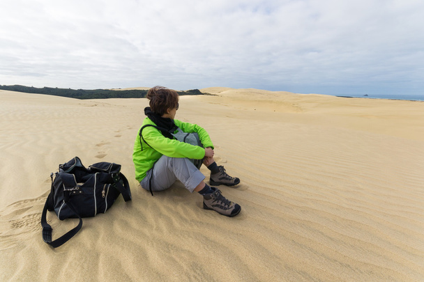 Contemplação nas dunas de areia
 - Foto, Imagem
