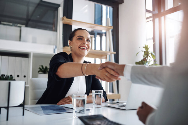 I just love collaborating and working with fellow entrepreneurs. an attractive young businesswoman shaking hands with a colleague inside an office - Foto, imagen