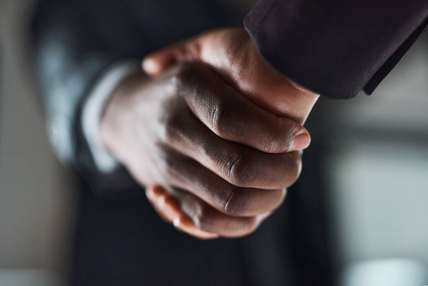 Both parties are satisfied. two unrecognizable businesspeople shaking hands in an office - Fotografie, Obrázek