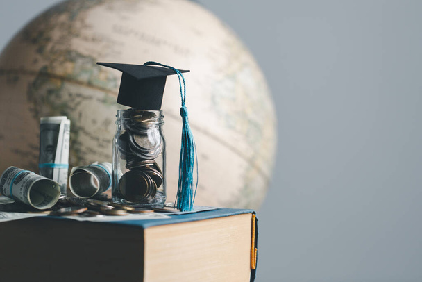 Graduation cap with Earth globe. Concept of global business study, abroad educational, Back to School. Education in Global world, Study abroad business in universities in worldwide. language study - 写真・画像
