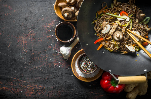Fragrant Asian soba with spices, beef, vegetables and mushrooms. On dark rustic background - Foto, immagini