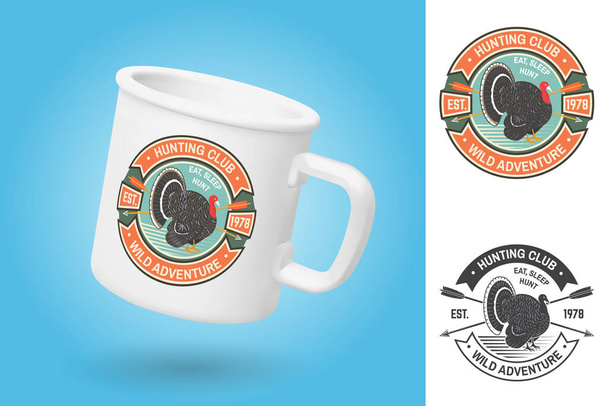 White camping cup. Realistic mug mockup template with sample design. Hunting club badge. Eat, sleep, hunt. Vector. Vintage typography design with turkey silhouette. Outdoor adventure hunt club emblem - Vektor, kép