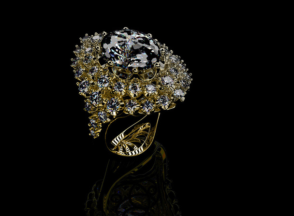 Золотое кольцо с алмазами
. - Фото, изображение