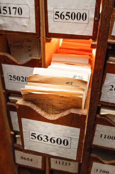 Ящик з бізнес-документами в архіві
 - Фото, зображення
