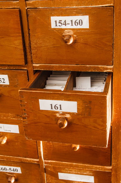 Cabinet pour la conservation des documents papier
  - Photo, image