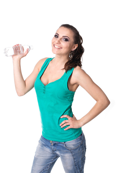 hübsches Mädchen hält Flasche mit Wasser - Foto, Bild