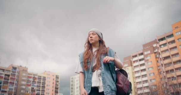 Açık havada Düşünceli Kadın 'ın Üzgün Portresi - Video, Çekim